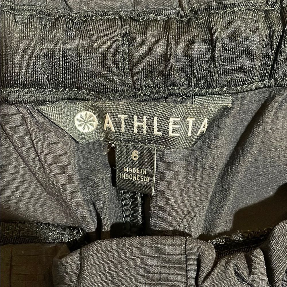 Athleta Trekkie Paper Bag Pants Black Pull On Nylon Hiking Size 6 405927 - Picture 2 of 13